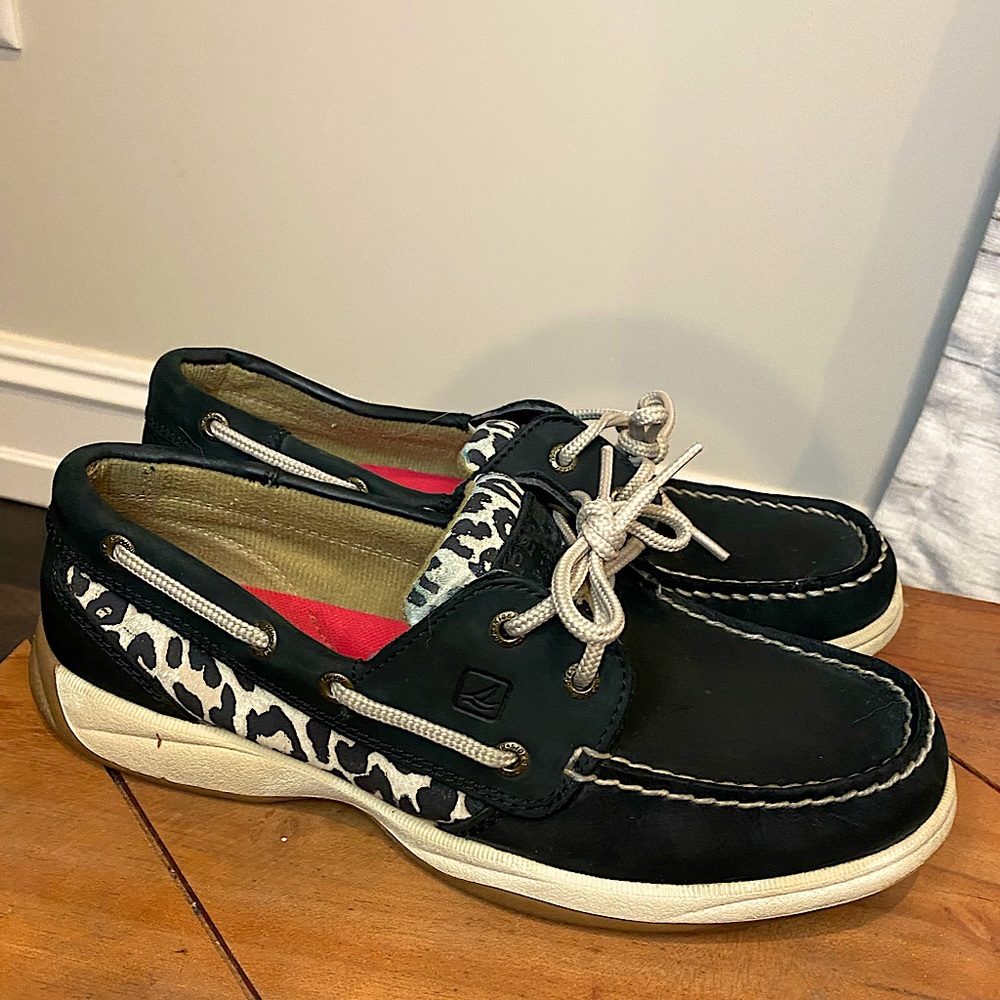 Sperry dark blue leopard print size 7.5 boat shoes